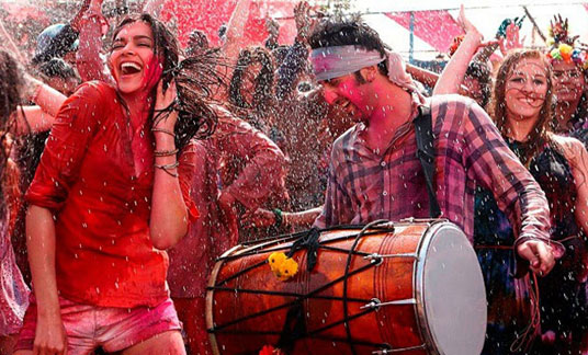 Ranbir Kapoor & Deepika Padukone in Yeh Jawaani Hai Deewani - Holi SMS Messages & Holi Greetings